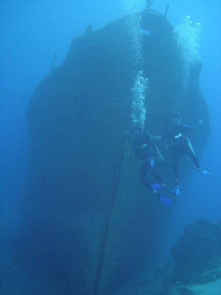 Twi Diver diving the C-53 to get the Wreck Diving Specialty in Cozumel Island, with Blue Mayan Divers